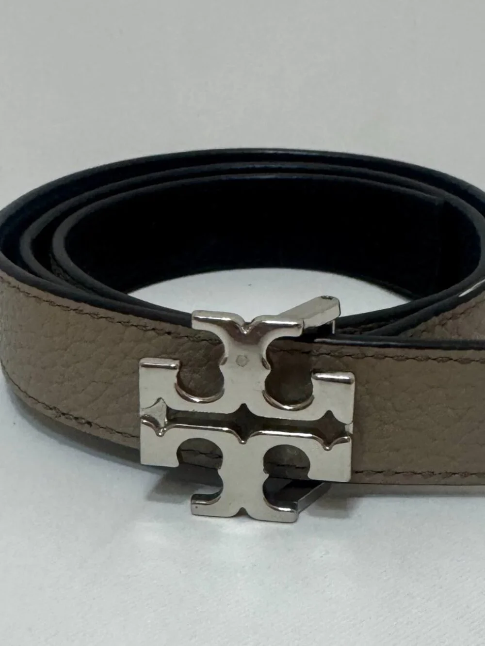 TORI BURCH GOLD BRACLET SET WITH LEATHER BELT SIZE SM